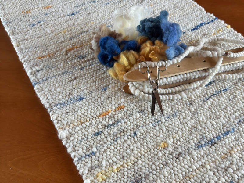 Schafwollteppich in Beige Braun hell (Karakulwolle) mit verlaufenden Noppen in bunt